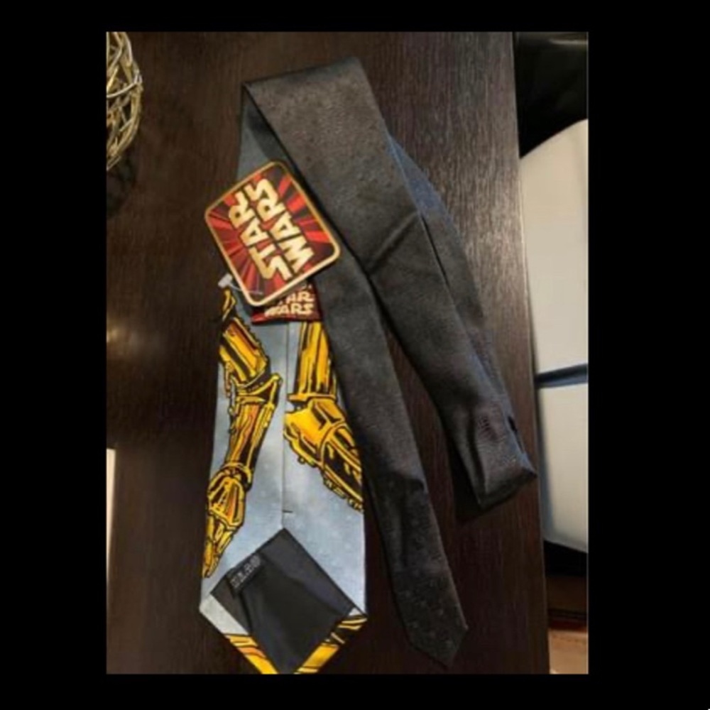C-3PO Tie. Star Wars.